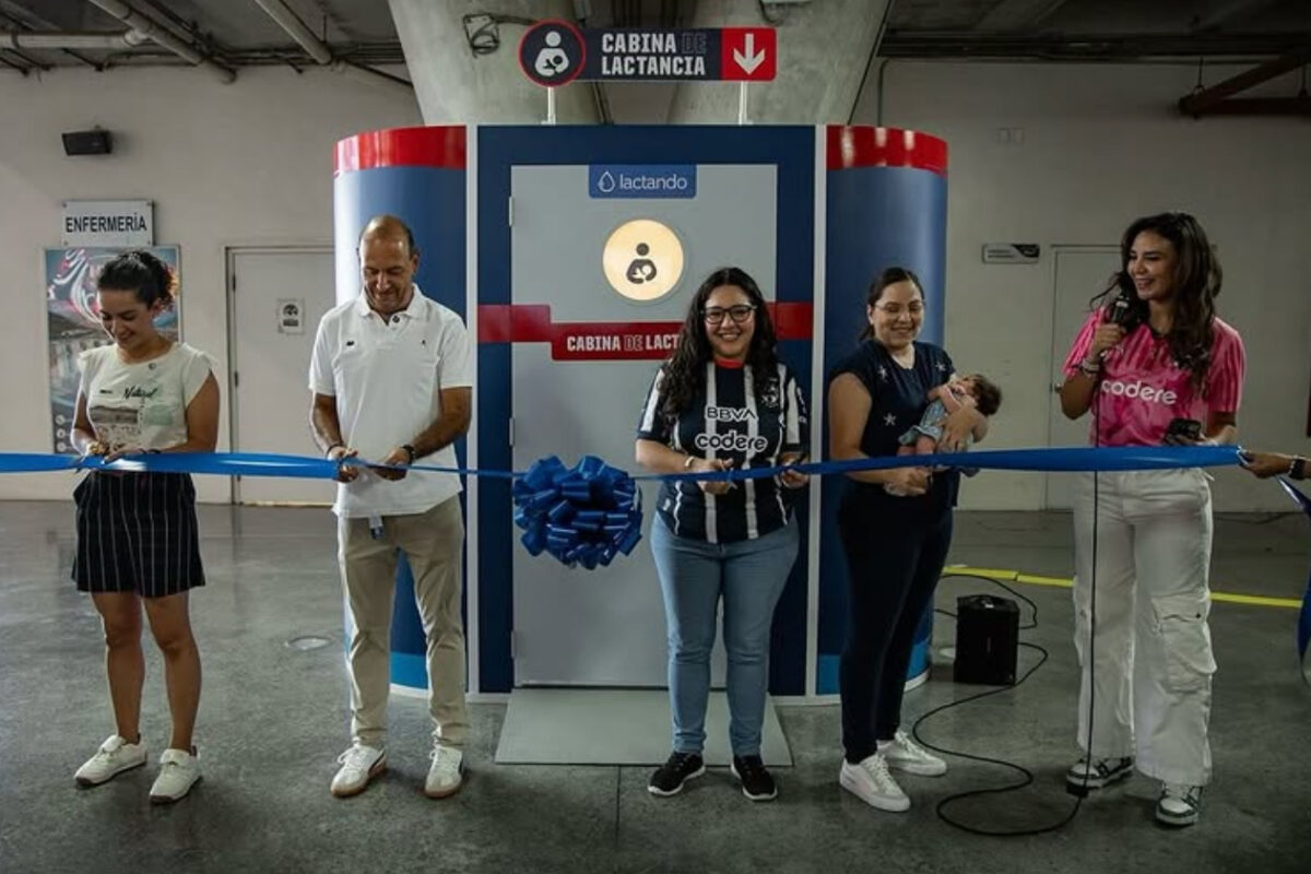 Monterrey inaugura la primera cabina de lactancia en el Estadio BBVA
